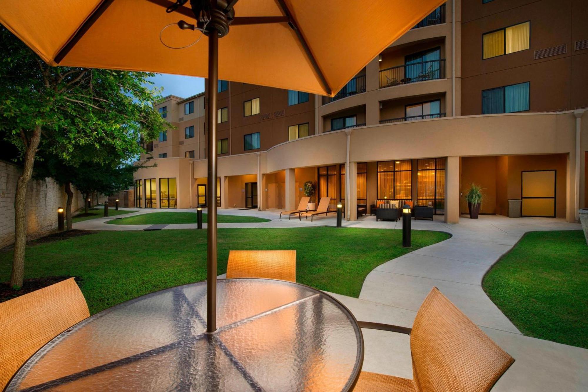 Courtyard By Marriott San Antonio Seaworld/Lackland מראה חיצוני תמונה