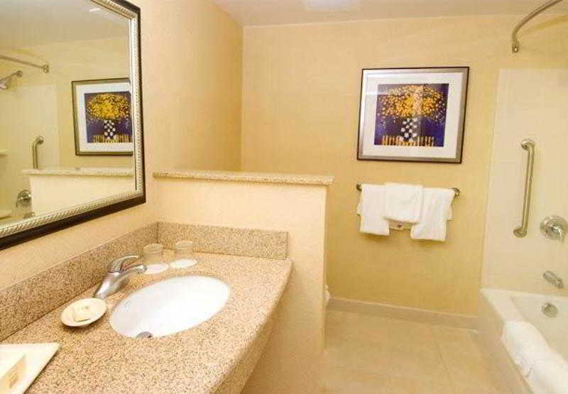 Courtyard By Marriott San Antonio Seaworld/Lackland מראה חיצוני תמונה